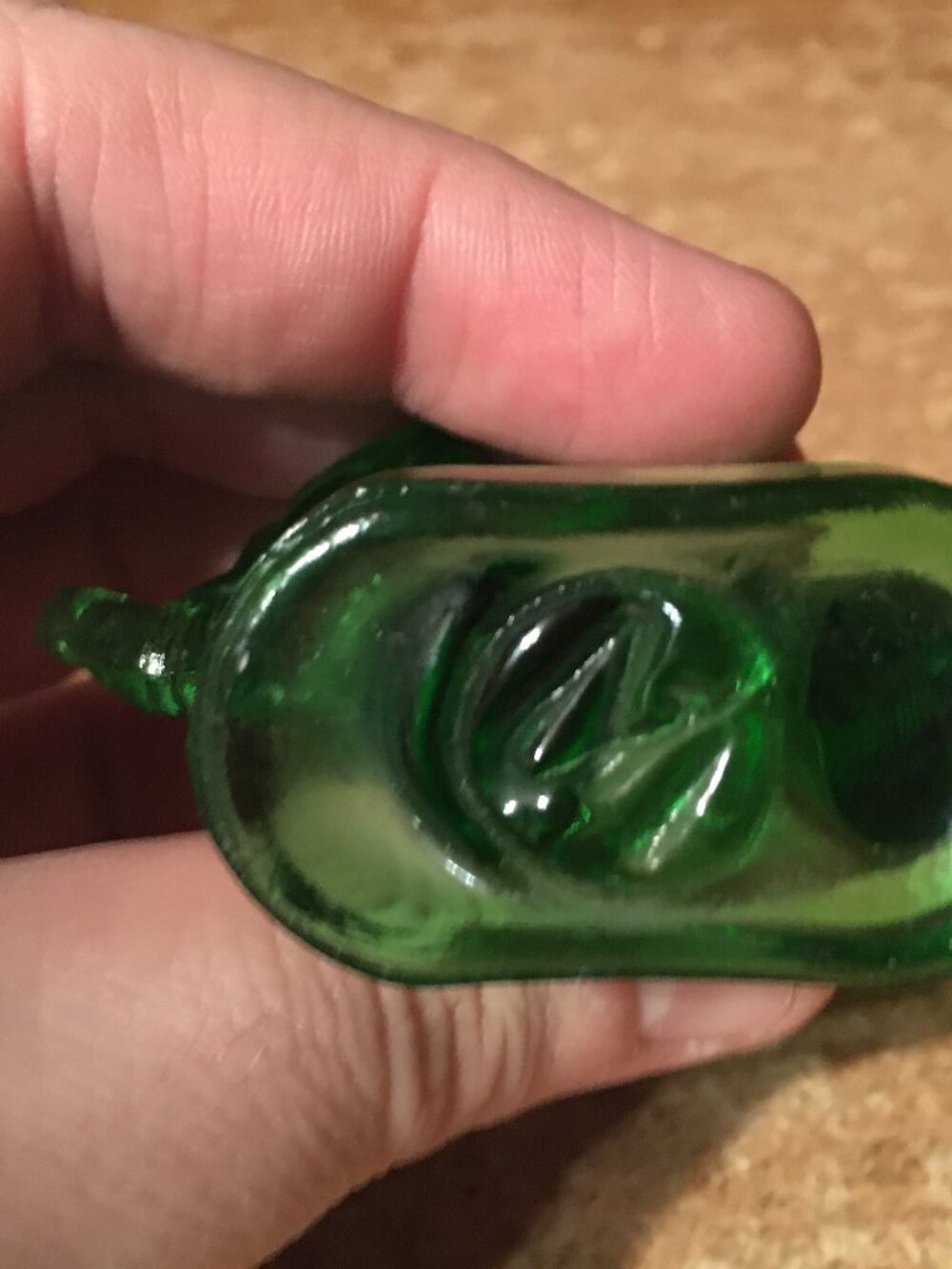 VINTAGE 80S MOSSER GREEN ART GLASS TRUNK UP ELEPHANT LUCKY FIGURINE - Picture 3 of 7